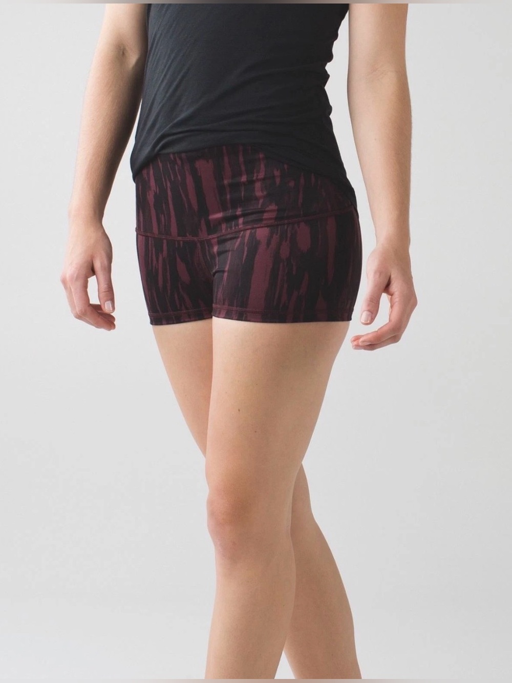 Lululemon Boogie  Short Roll Down Painted Animal Bordeaux Size 2, 2” Inseam